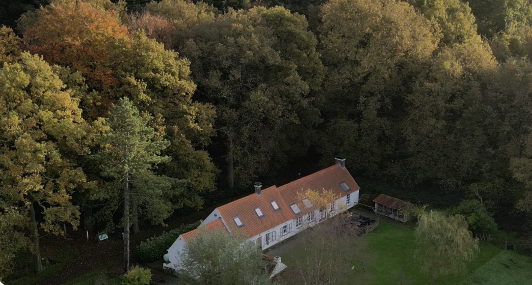 Luchtfoto van de retreatlocatie in het Drongengoedbos